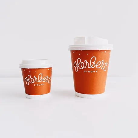 Designbecher zum Mitnehmen mit Aufdruck | Herbert sirups | takeawaycup.at