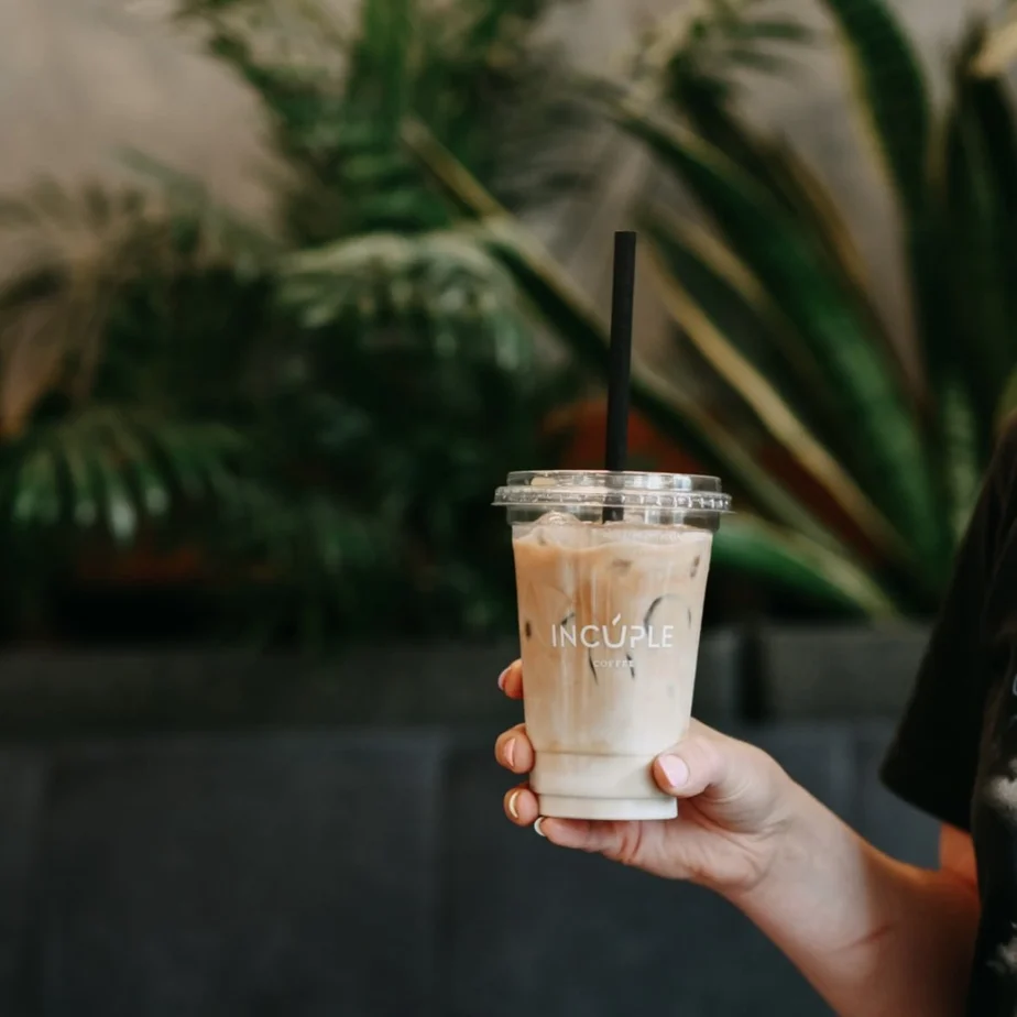 Designbecher zum Mitnehmen mit Aufdruck | incuple | takeawaycup.at
