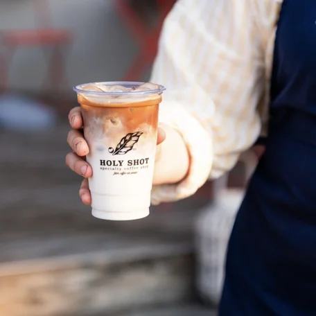 Designbecher zum Mitnehmen mit Aufdruck| takeawaycup.at